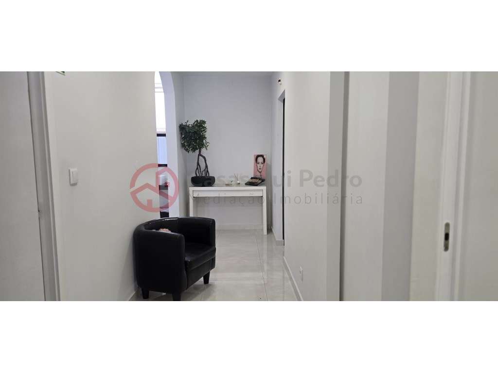 Loja Comercial com Excelente Localização em Santa Marta do Pinhal, ... - Grande imagem: 5/13
