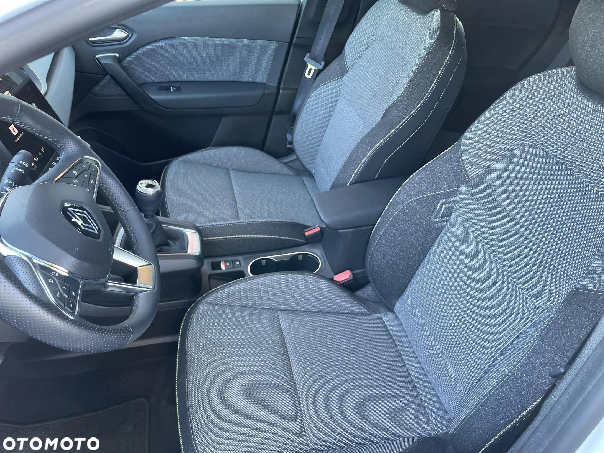 Renault Captur 1.0 TCe Techno - 28