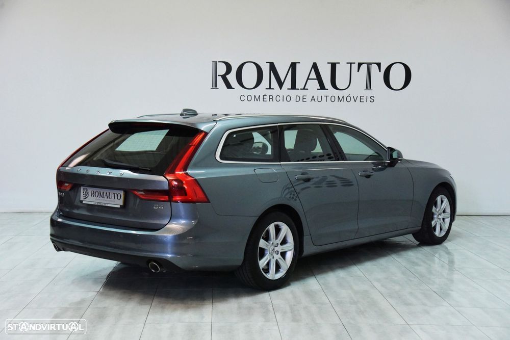 Volvo V90 2.0 D4 Momentum Geartronic - 5