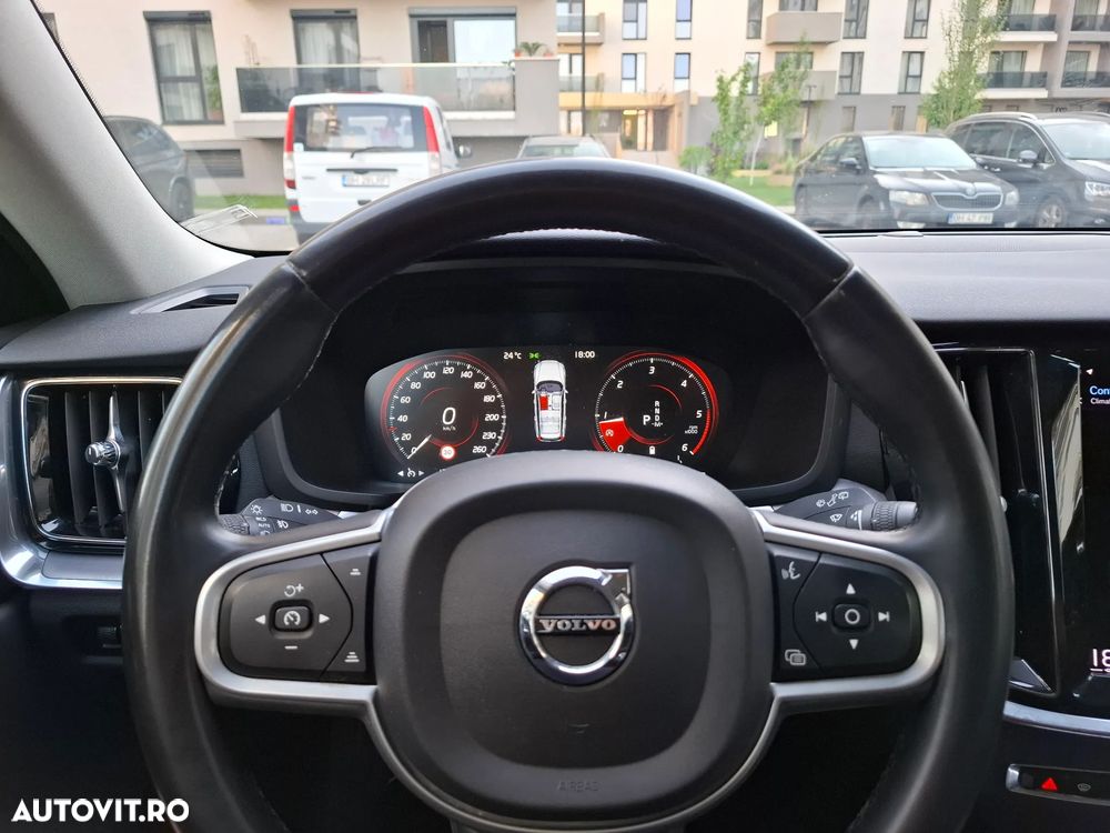Volvo V60 B4 MHEV AT8 FWD Momentum Pro - 5