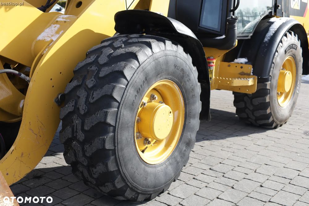 Caterpillar CAT 906M - 25