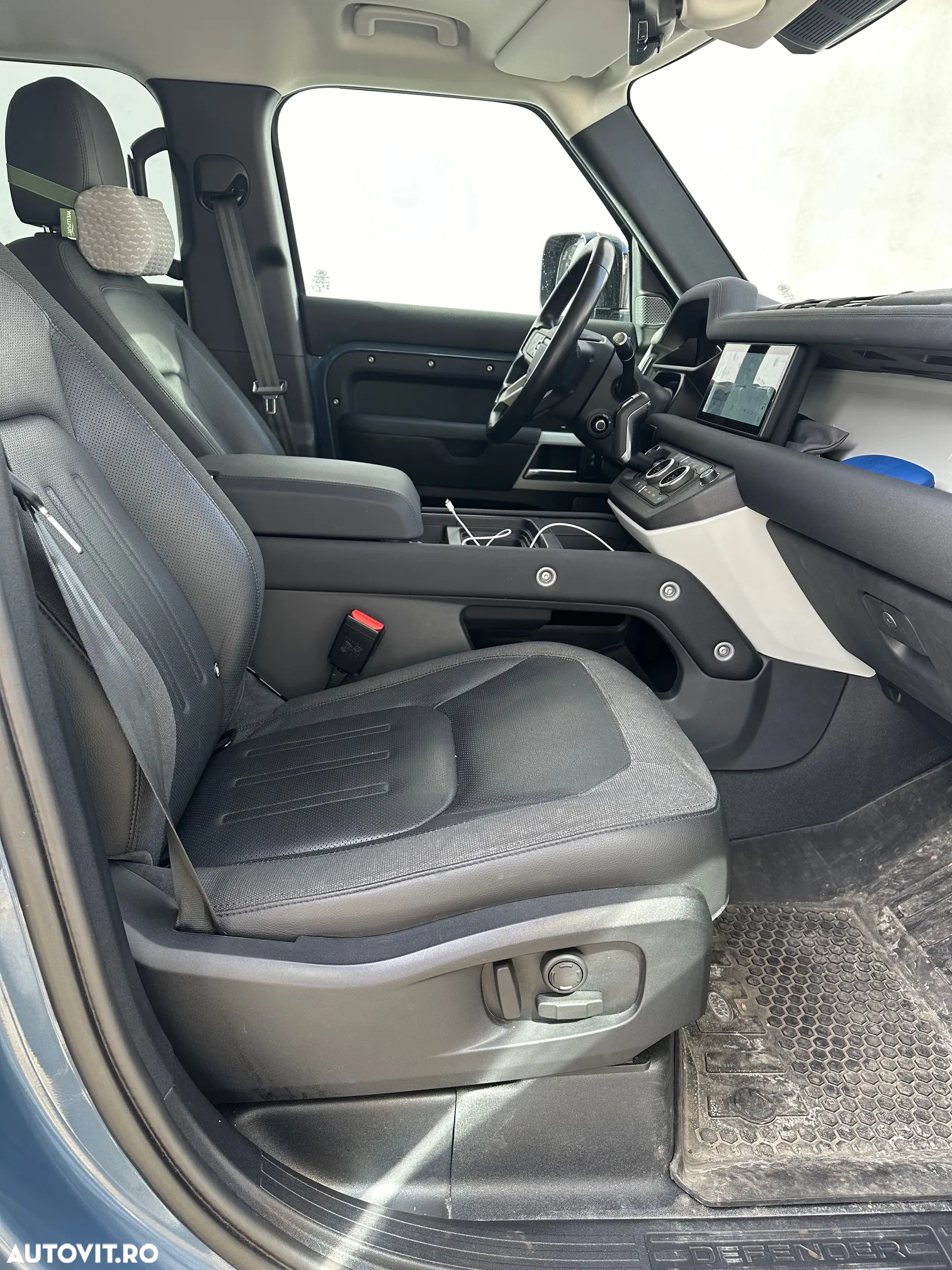 Land Rover Defender 110 3.0P 400 MHEV - 8