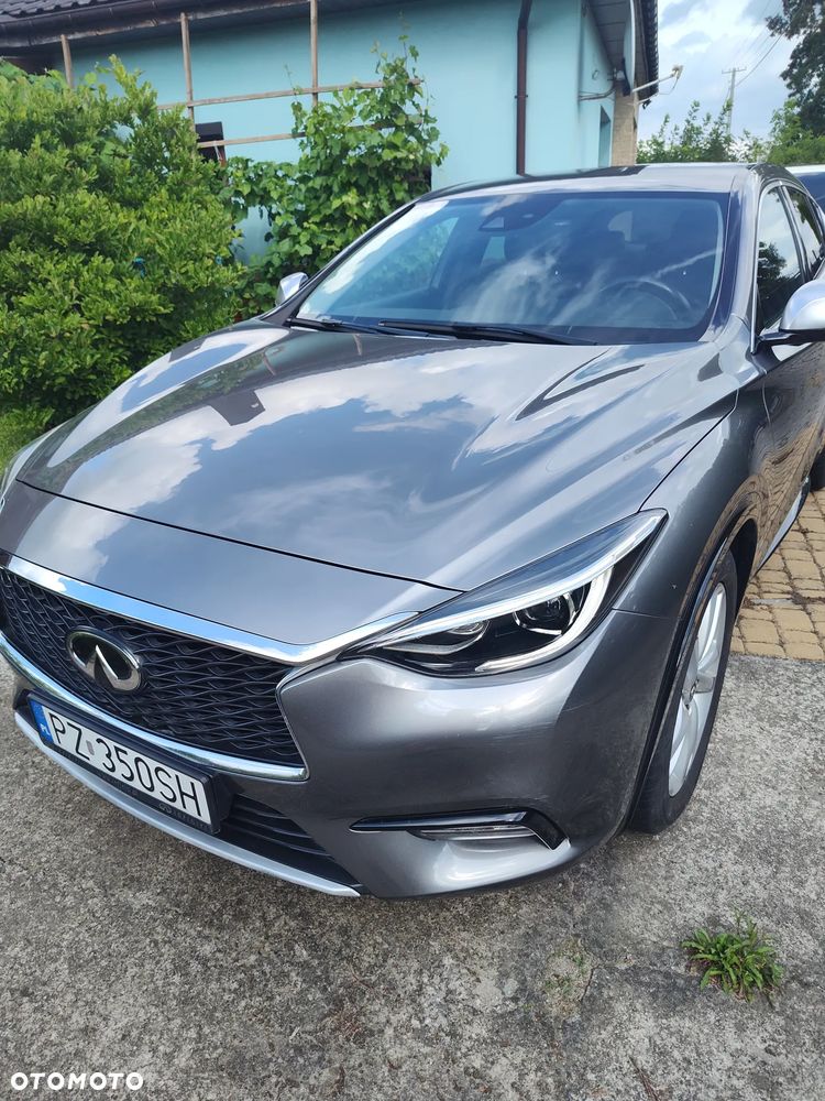 Infiniti Q30 - 14