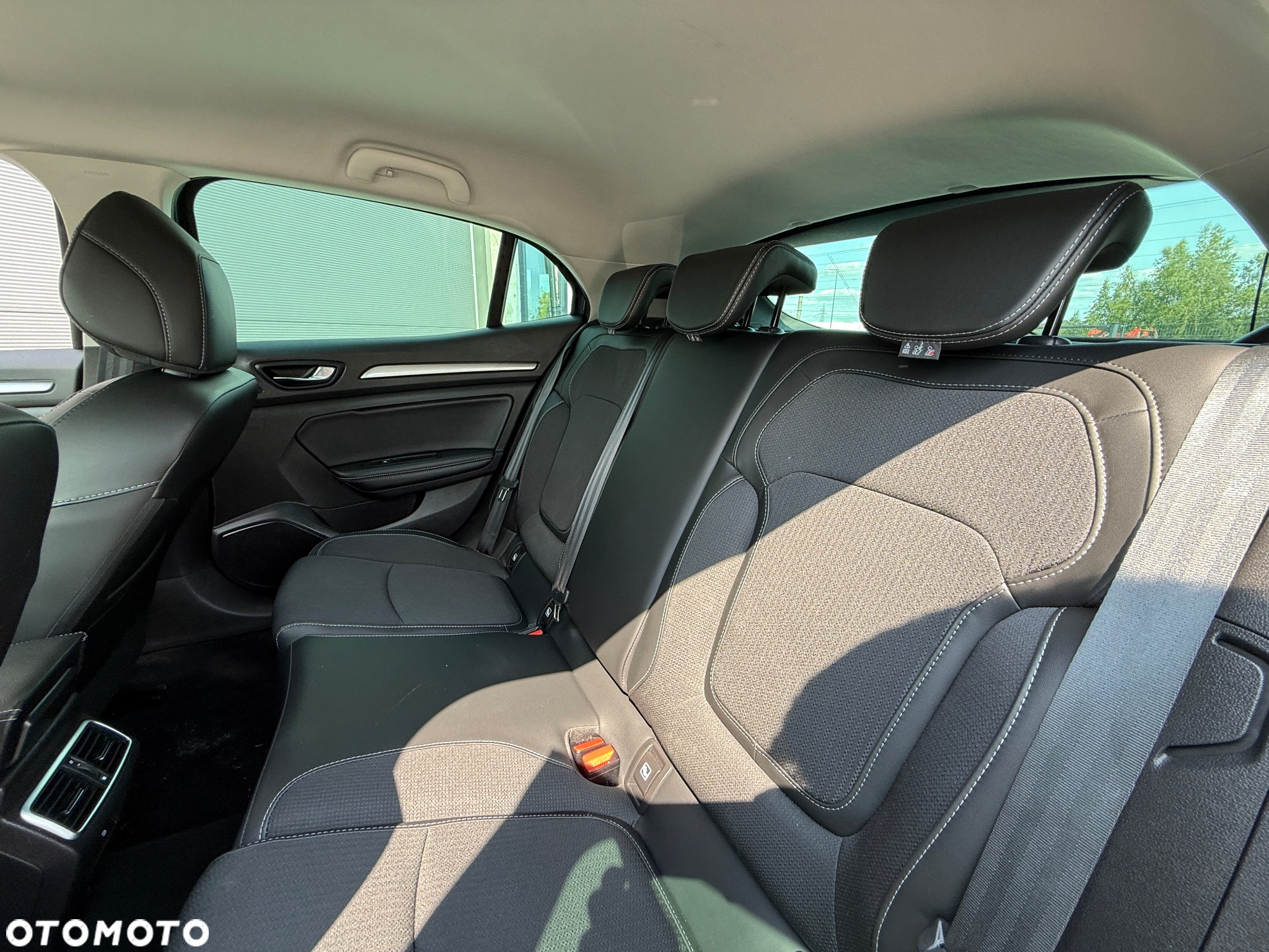 Renault Megane ENERGY TCe 140 EDC LIMITED - 11