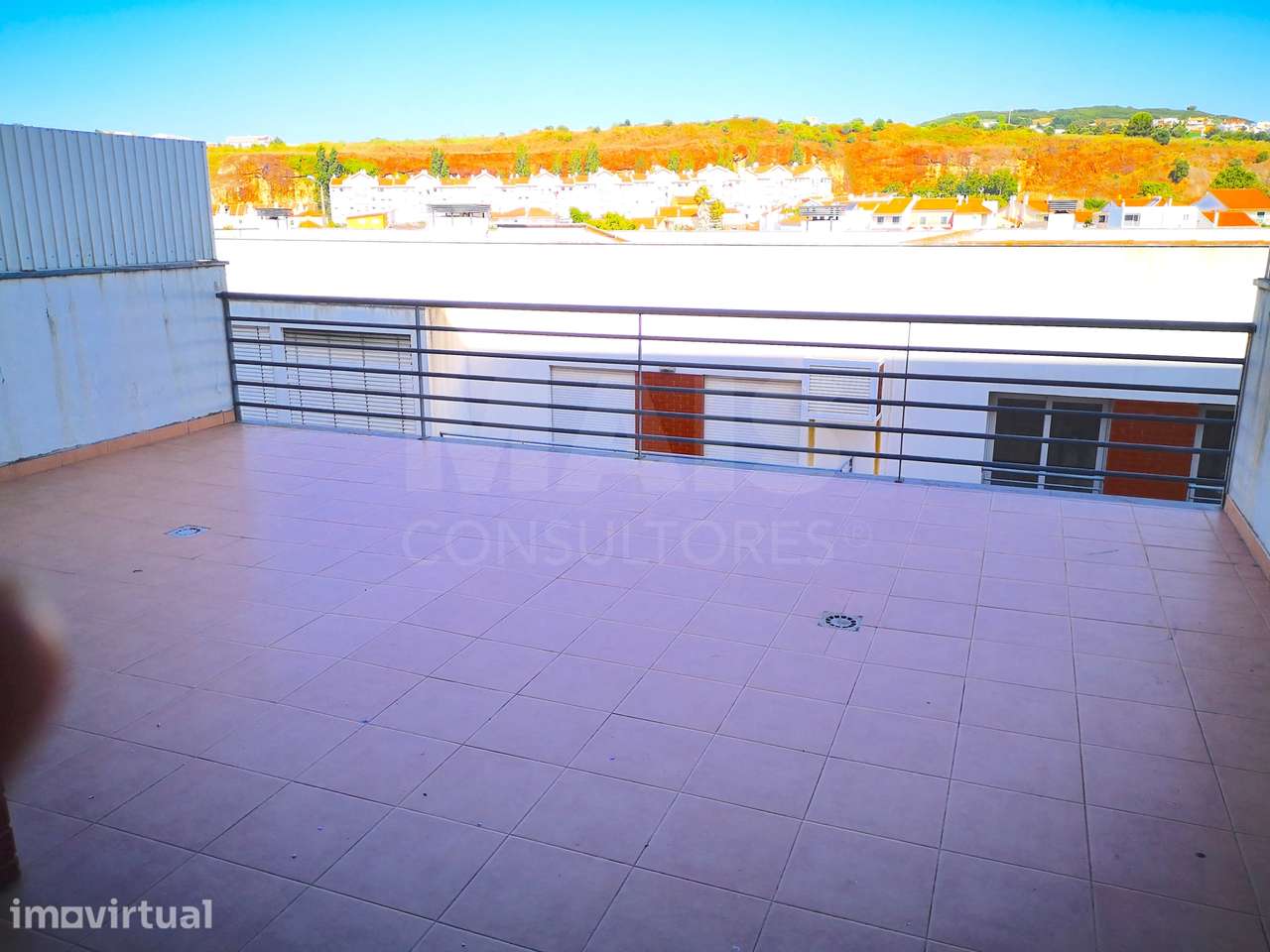 Apartamento T1 com terraço de 28 m² no Murganhal, Caxias - Grande imagem: 2/18