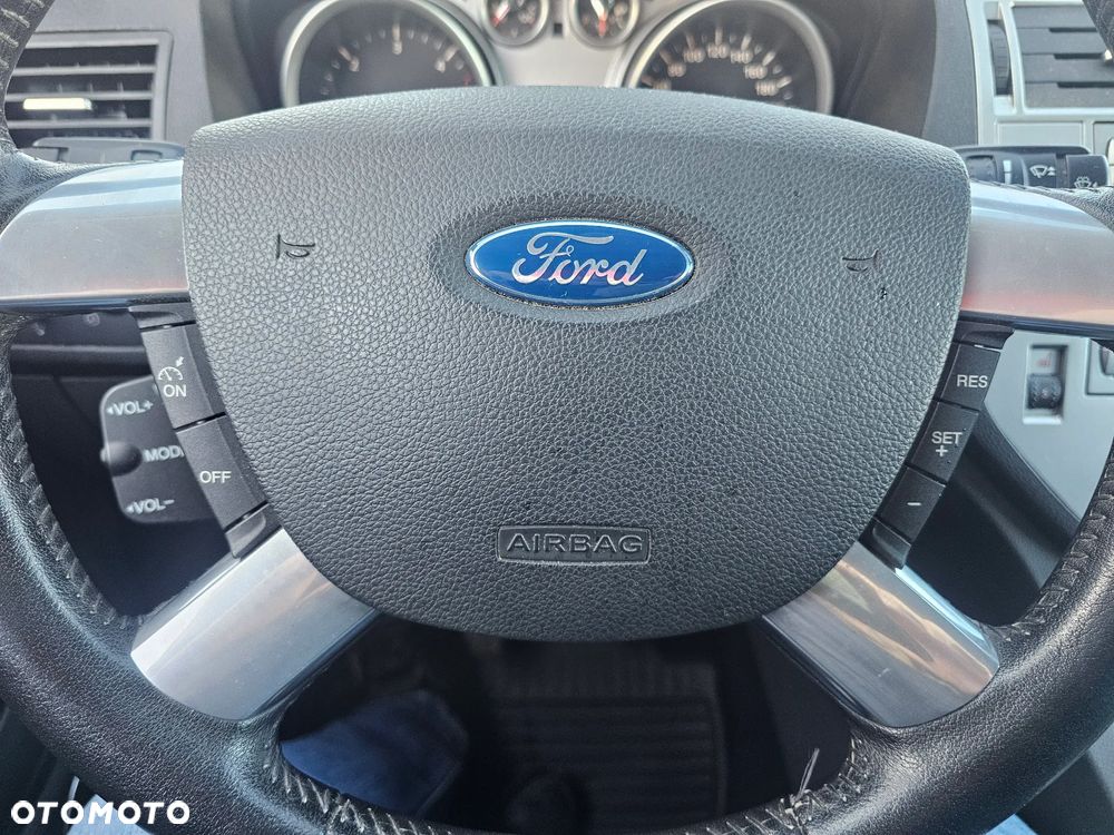 Ford Kuga 2.0 TDCi 4x4 Titanium - 13