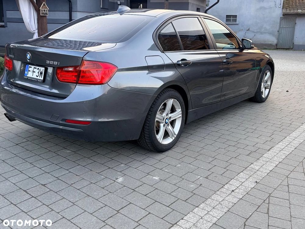 BMW Seria 3 328i xDrive Luxury Line - 7