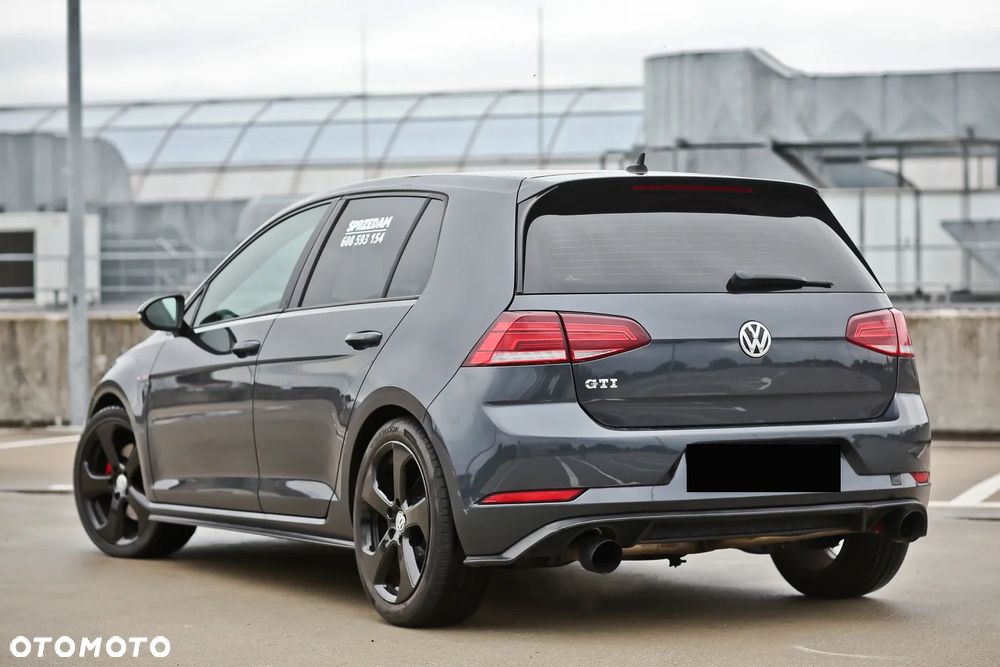 Volkswagen Golf - 11