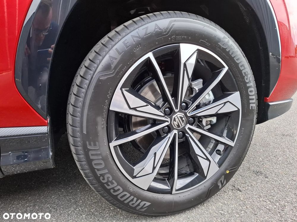 MG HS 1.5 T-GDI Exclusive DCT - 12