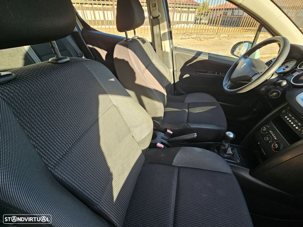 Peugeot 207 1.4 HDi Premium - 12