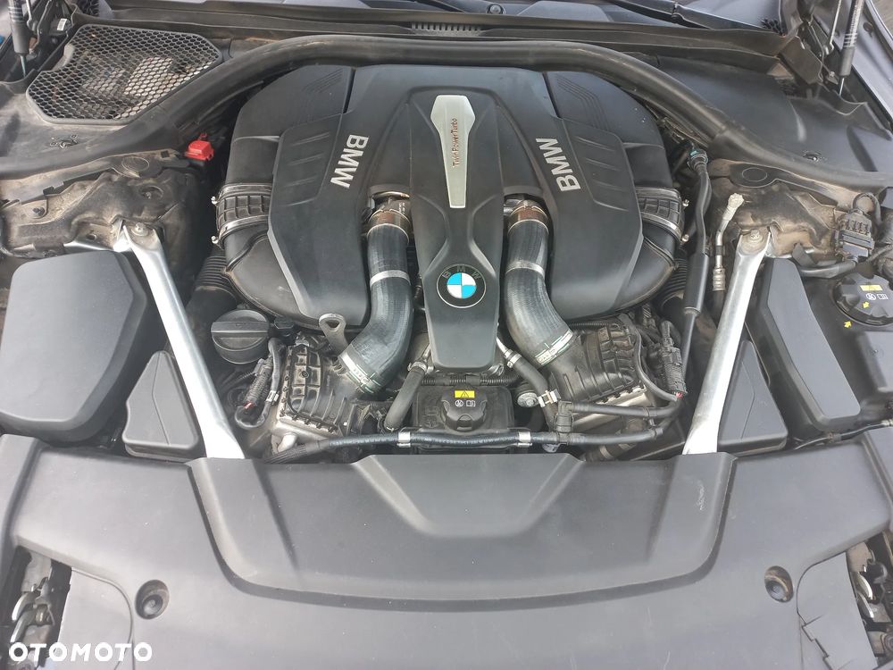 BMW Seria 7 750i xDrive - 27