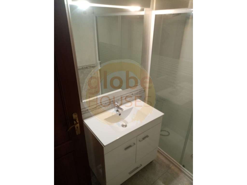 Apartamento T0 transformado em T1 em Paio Pires - Grande imagem: 5/9