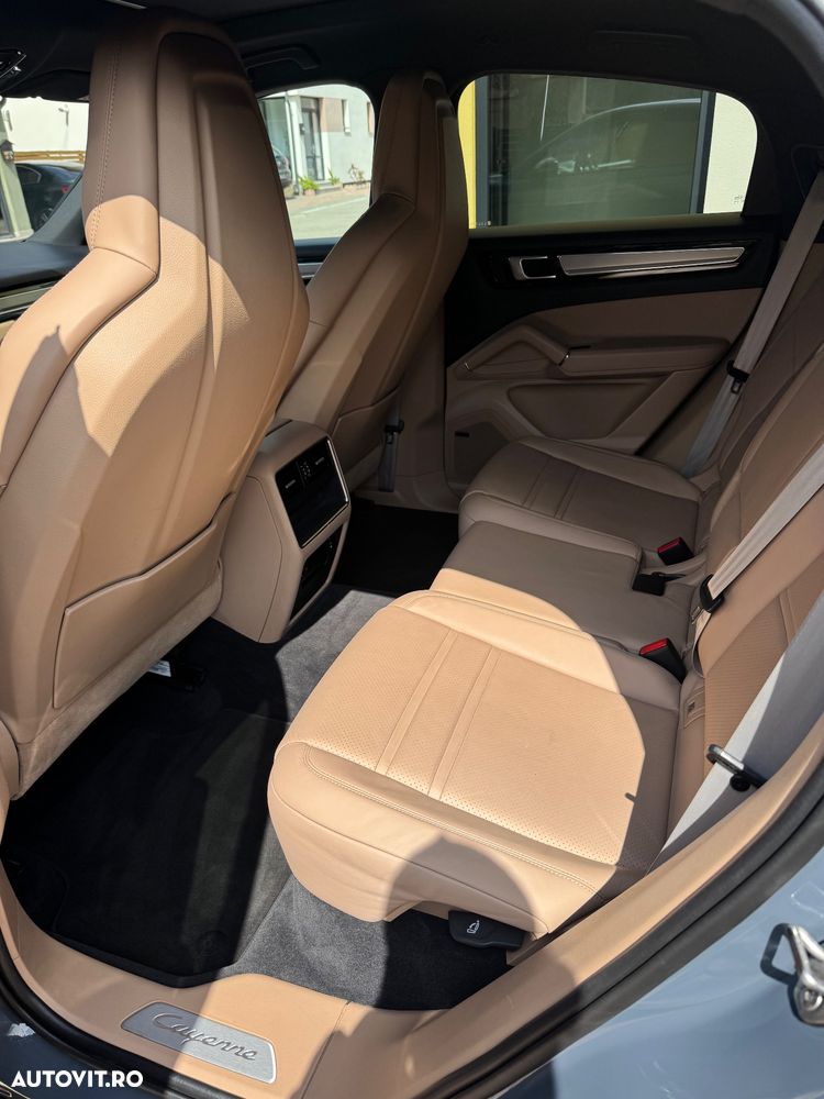 Porsche Cayenne Coupe E-Hybrid - 17