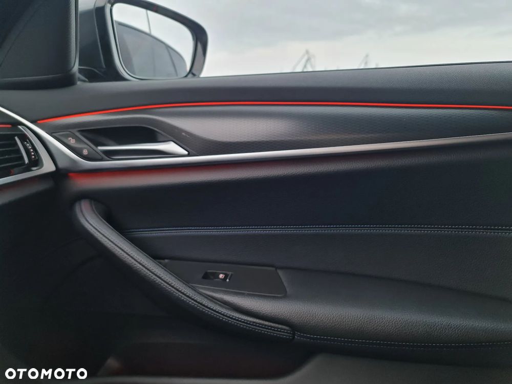 BMW Seria 5 520d xDrive M Sport sport - 27