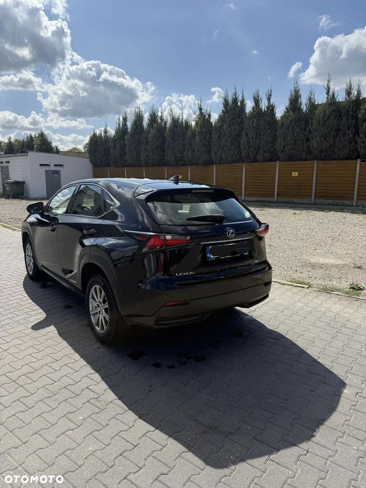 Lexus NX 300h Elite 2WD - 4