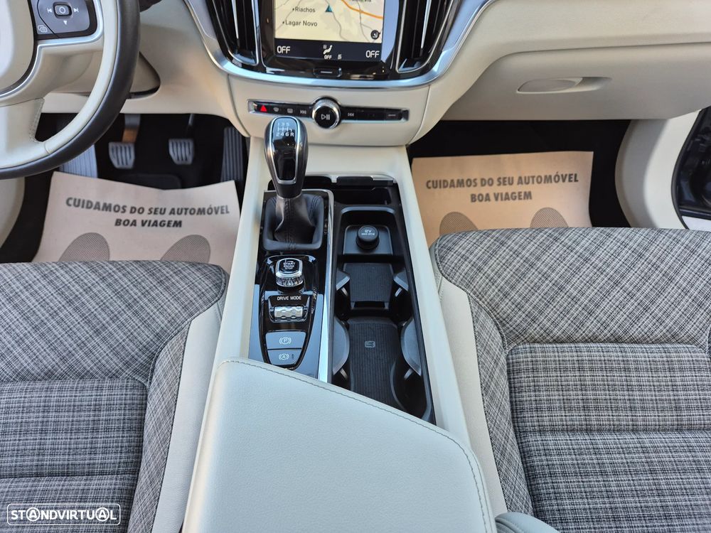 Volvo V60 2.0 D3 Momentum Plus - 35