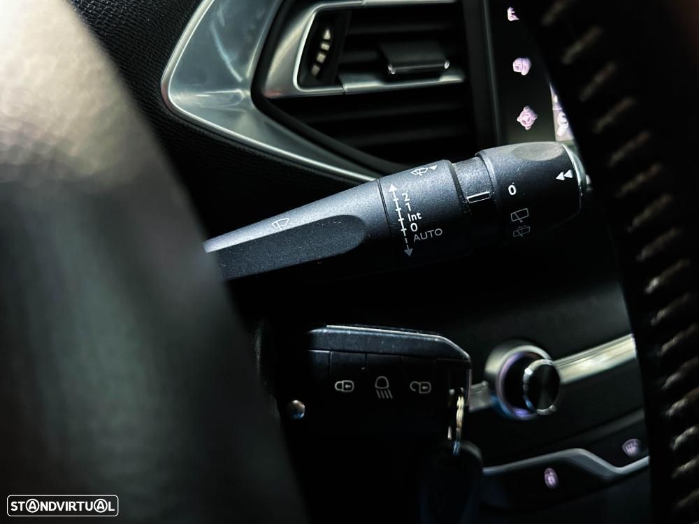 Peugeot 308 1.2 PureTech Allure - 43