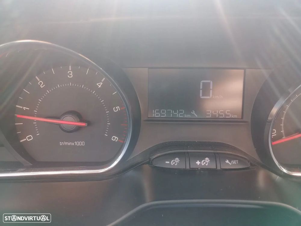 Peugeot 208 1.4 HDi Active - 11