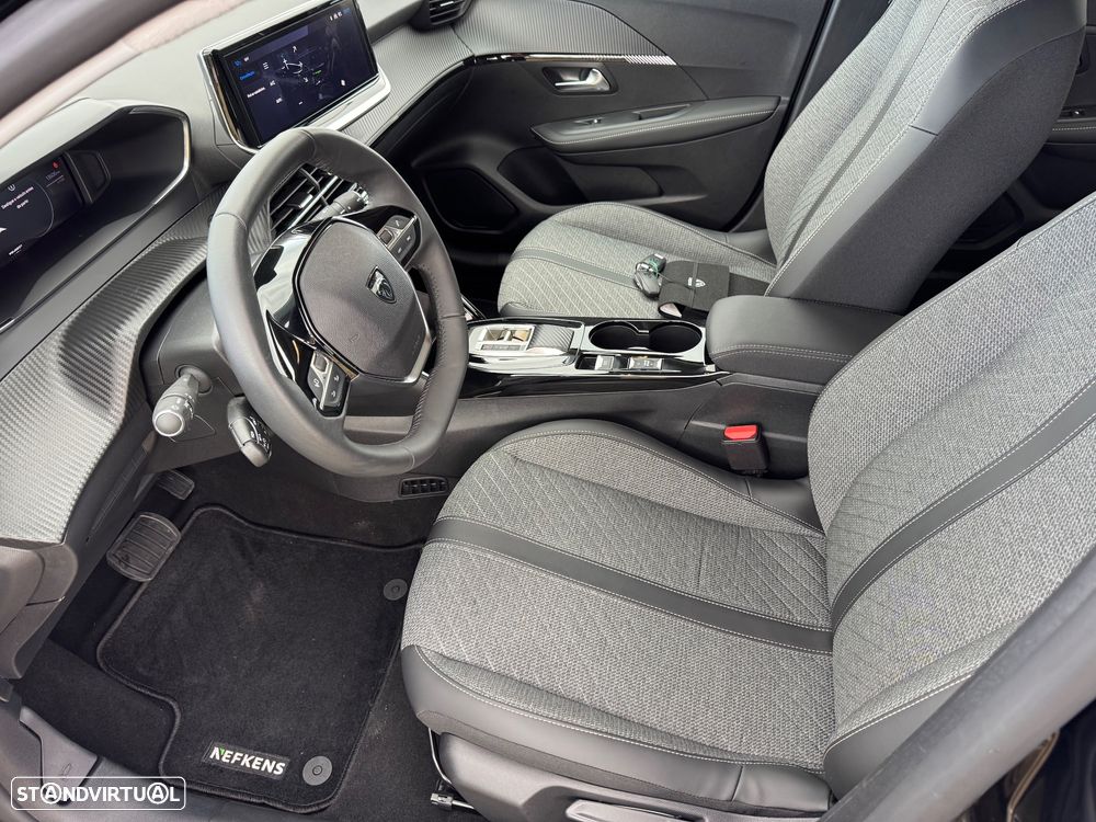 Peugeot e-208 Allure - 17