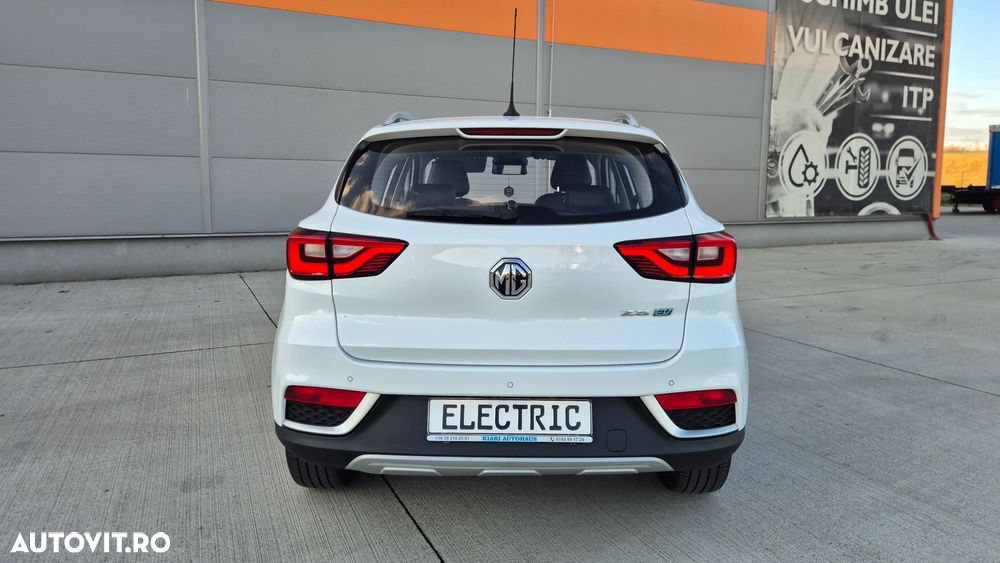 MG ZS EV Luxury - 8
