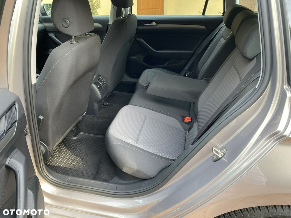 Volkswagen Passat - 27
