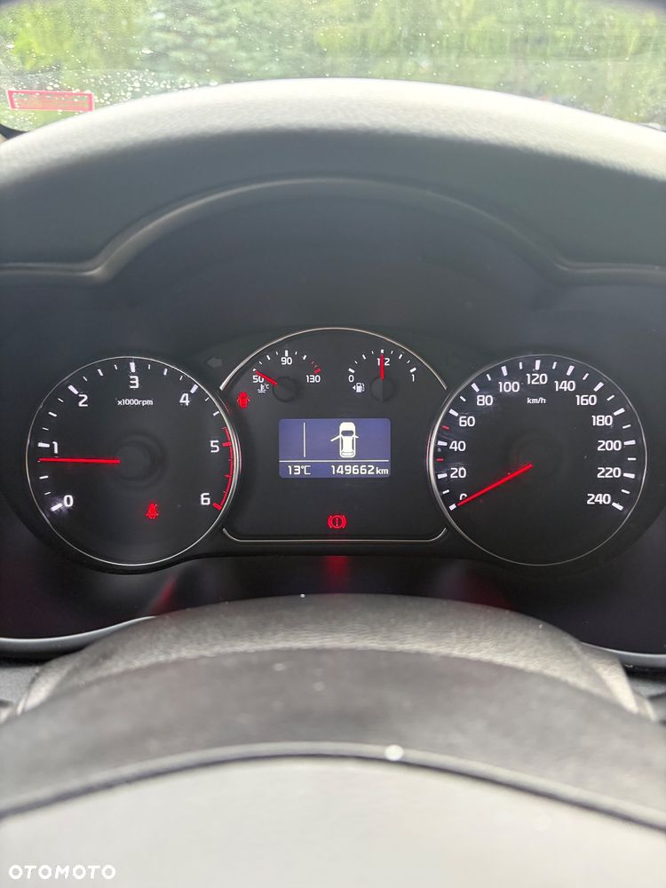 Kia Carens - 19