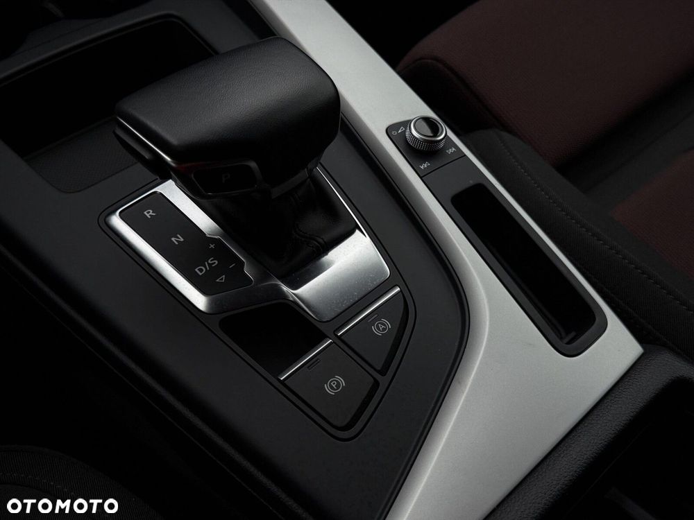 Audi A4 Avant 35 TFSI mHEV S Line S tronic - 28