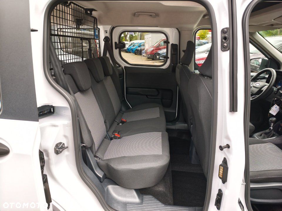 Ford Transit Courier - 10
