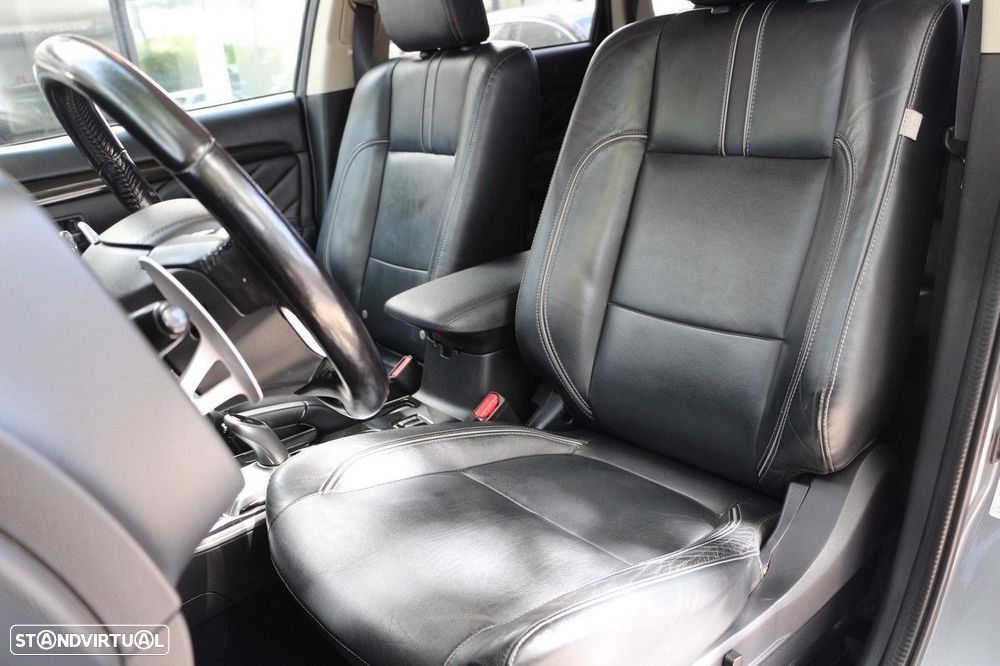 Mitsubishi Outlander 2.0 MIVEC Instyle Navi+ - 21