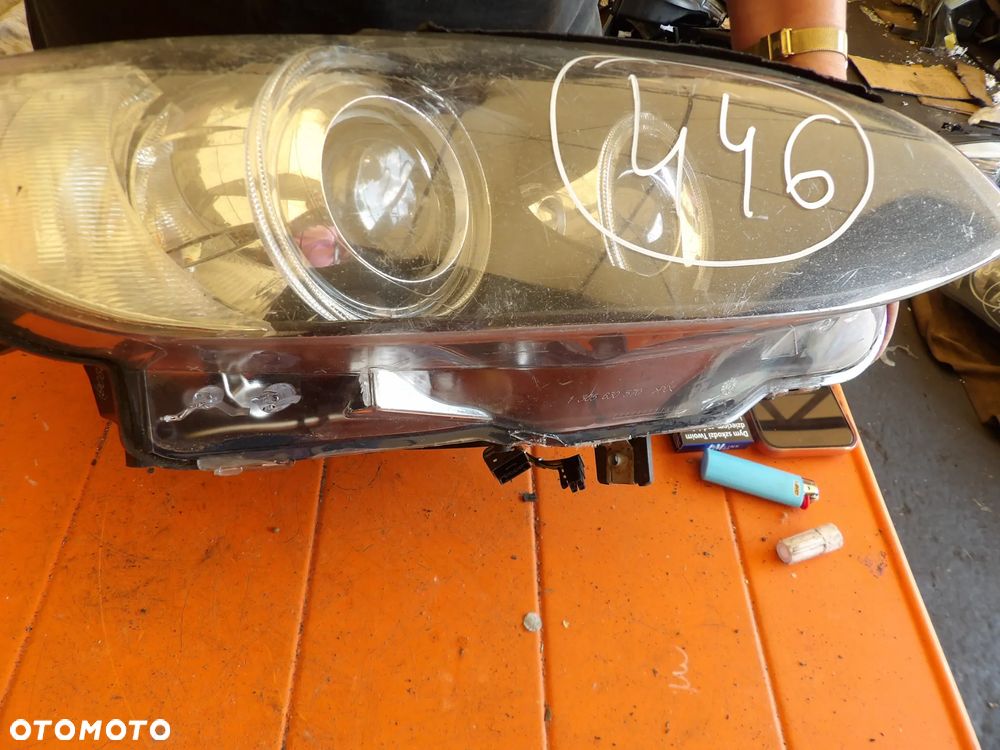 BMW - E92 - PRZED LIFT - XENON - URWANE UCHO - PRAWA LAMPA PRZEDNIA - UK - 7162130 - 3