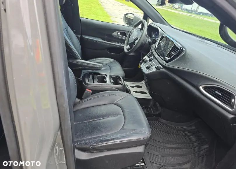 Chrysler Pacifica - 9