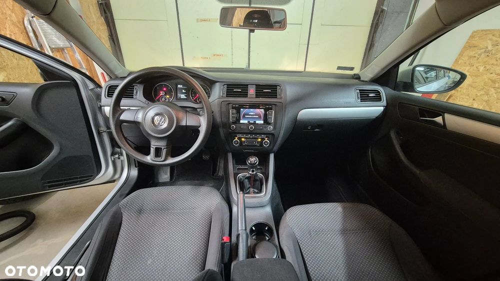 Volkswagen Jetta 1.6 TDI DPF Trendline - 9
