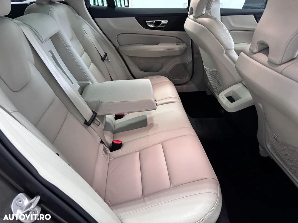 Volvo V60 V60CC B5 MHEV AT AWD Plus Bright - 19