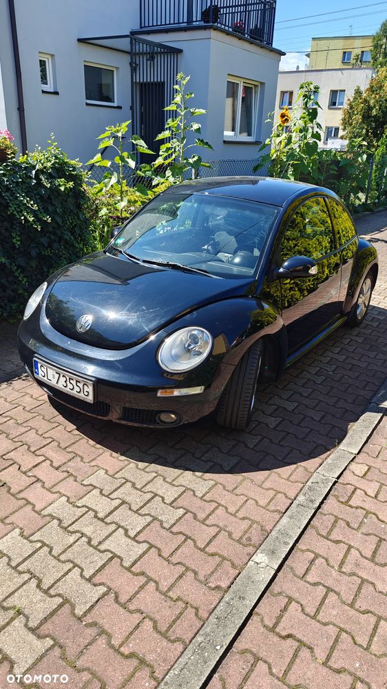 Volkswagen New Beetle - 1