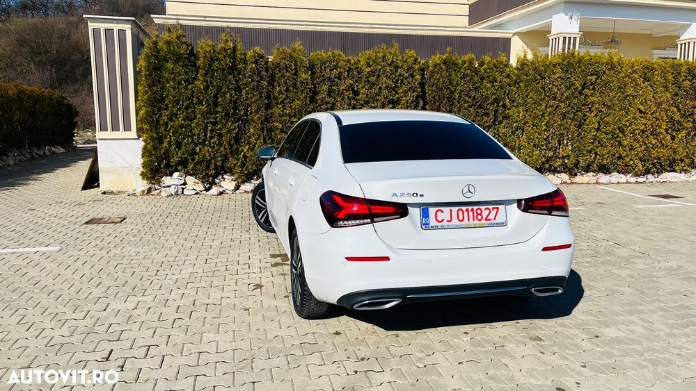 Mercedes-Benz A 250 e Sedan Aut. - 13