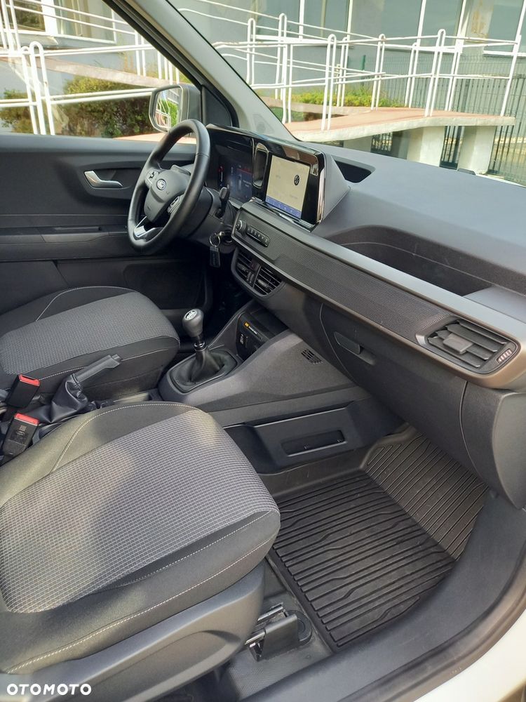 Ford Transit Courier - 16