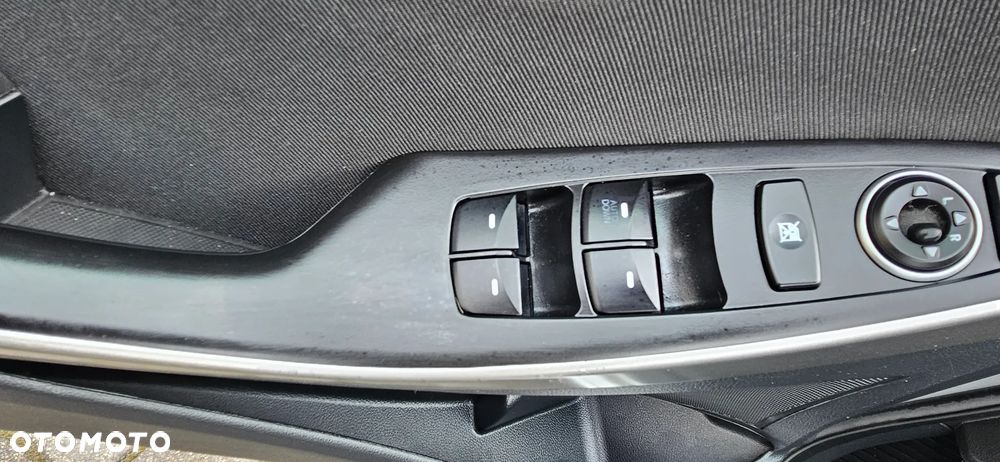 Hyundai i30 1.6 CRDi Fifa World Cup Edition - 22