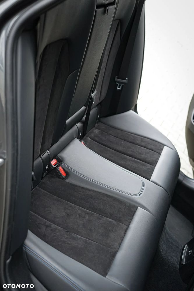 BMW Seria 3 330i M Sport sport - 39
