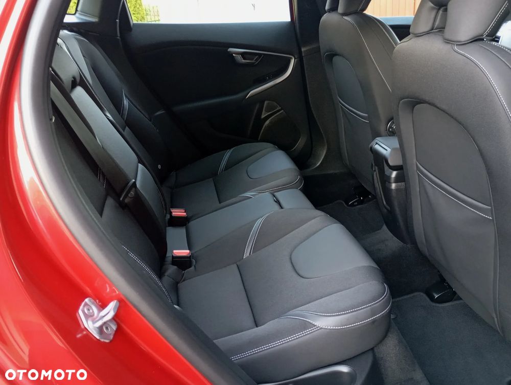 Volvo V40 D2 Momentum - 17