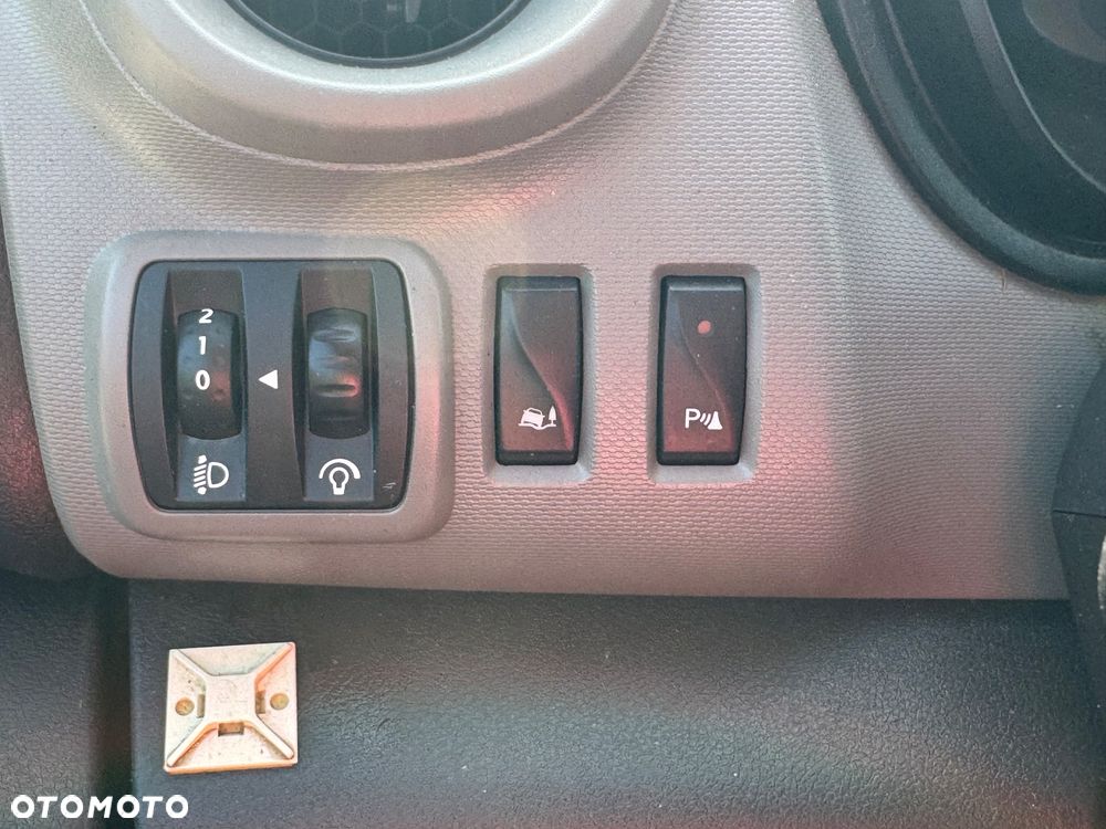 Renault TRAFIC - 12