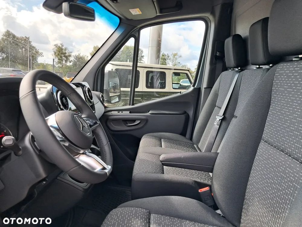 Mercedes-Benz Sprinter - 16