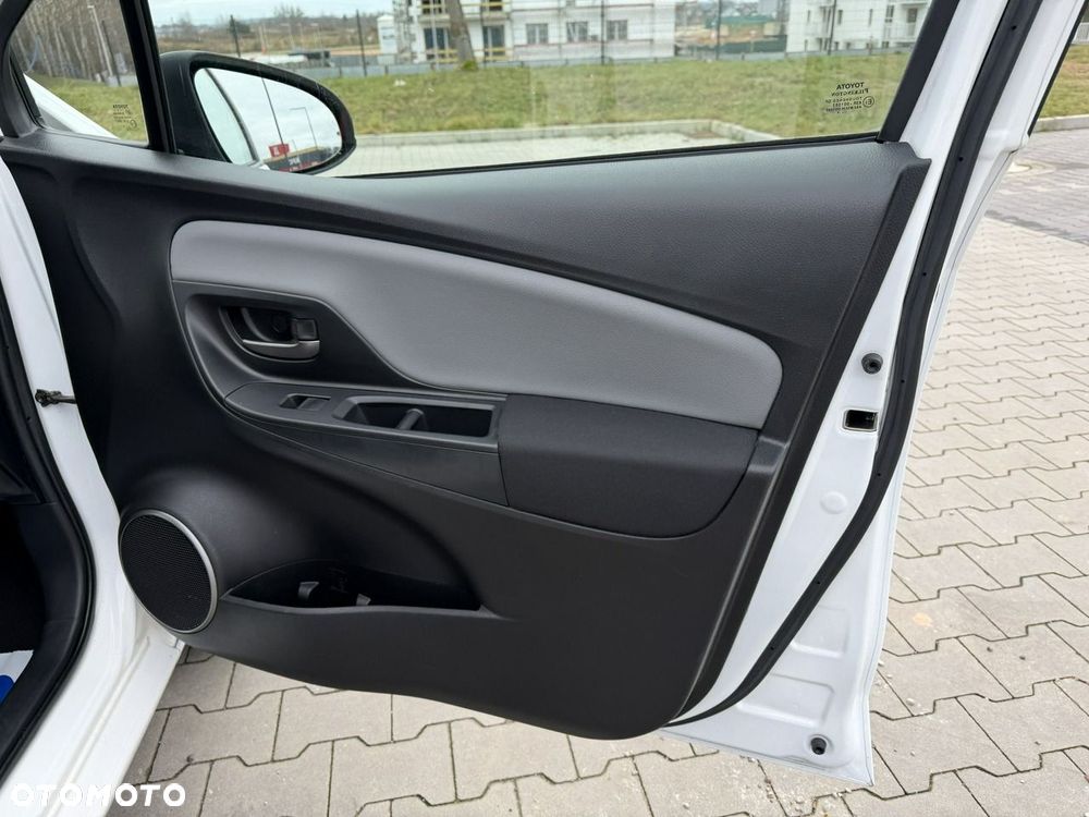 Toyota Yaris - 30