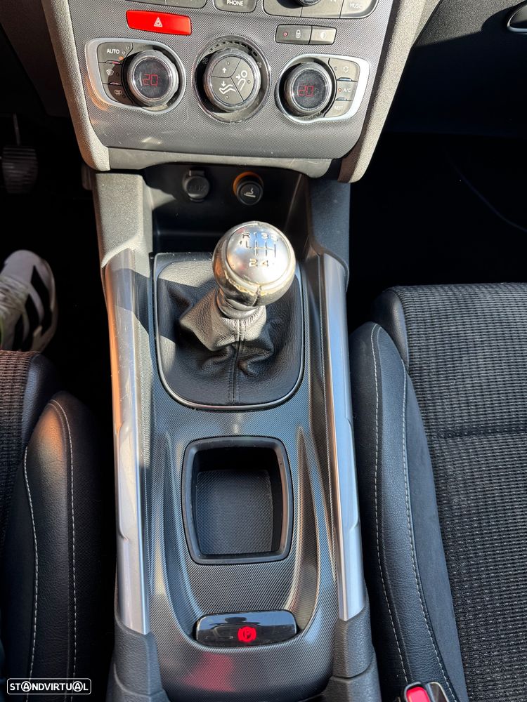 Citroën C4 2.0 HDi Exclusive J17 - 8