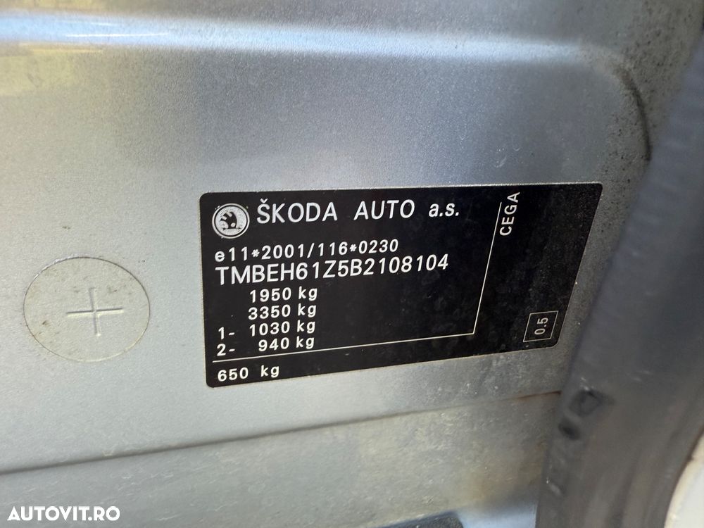 Skoda Octavia 2.0 TDI CR DPF RS - 22
