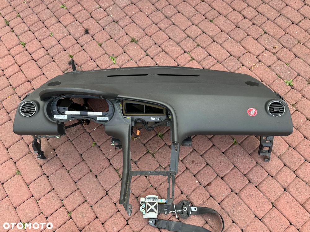 DESKA KONSOLA KOKPIT PODUSZKA PASY PEUGEOT 3008 I - 1