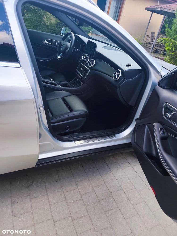 Mercedes-Benz GLA 250 7G-DCT - 15