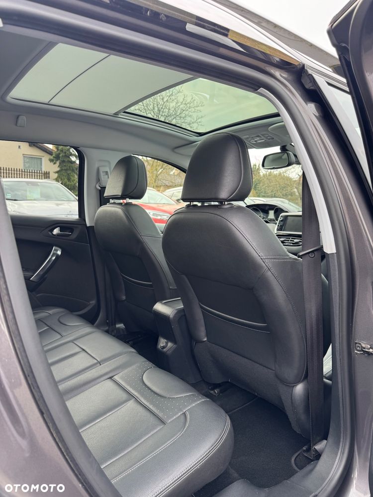 Peugeot 2008 1.2 Pure Tech GPF Signature S&S EAT6 - 35