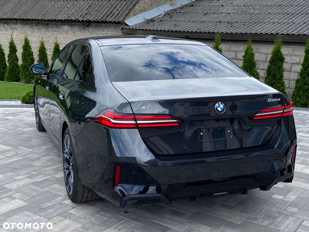 BMW Seria 5 520d xDrive - 12