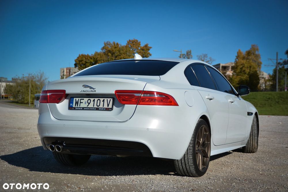 Jaguar XE 2.0 D R-Sport - 10