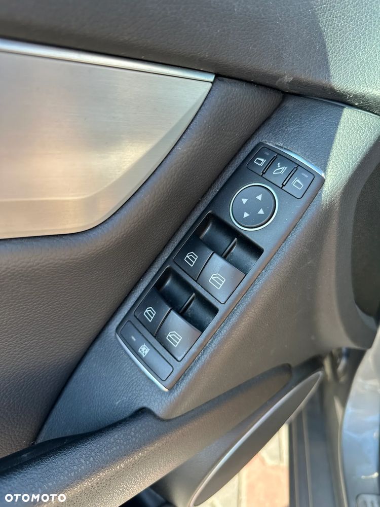Mercedes-Benz Klasa C 180 CGI Automatik BlueEFFICIENCY Avantgarde - 12
